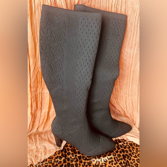 Black Textured Women’s Knee High Boots - Picture 2 of 12